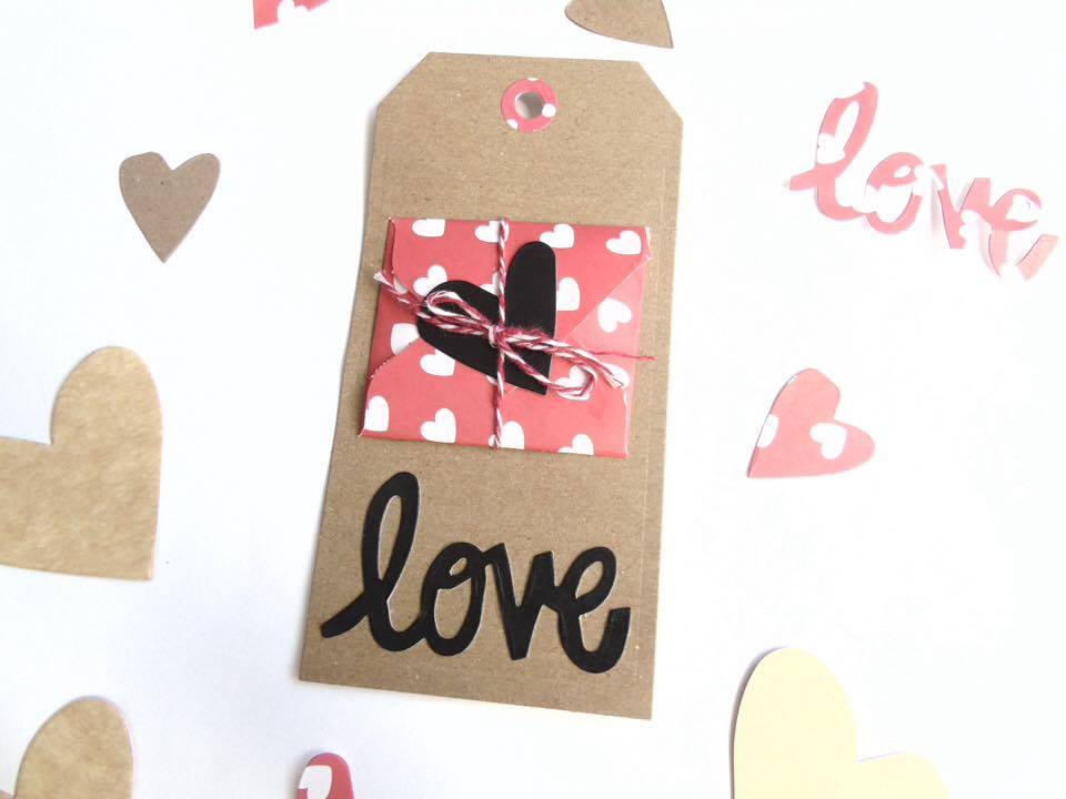 foto tag  carta craft 1 per dire ti amo - tutorial san valentino le cose di chiara
